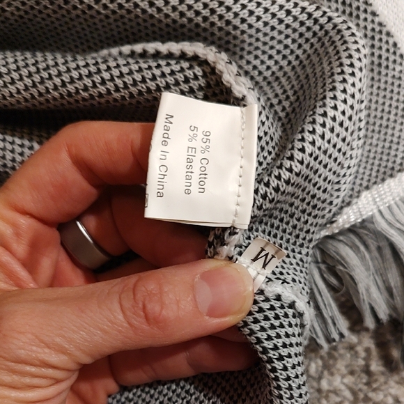 Elegant Gray and White Women's Cardigan - Picture 6 of 6